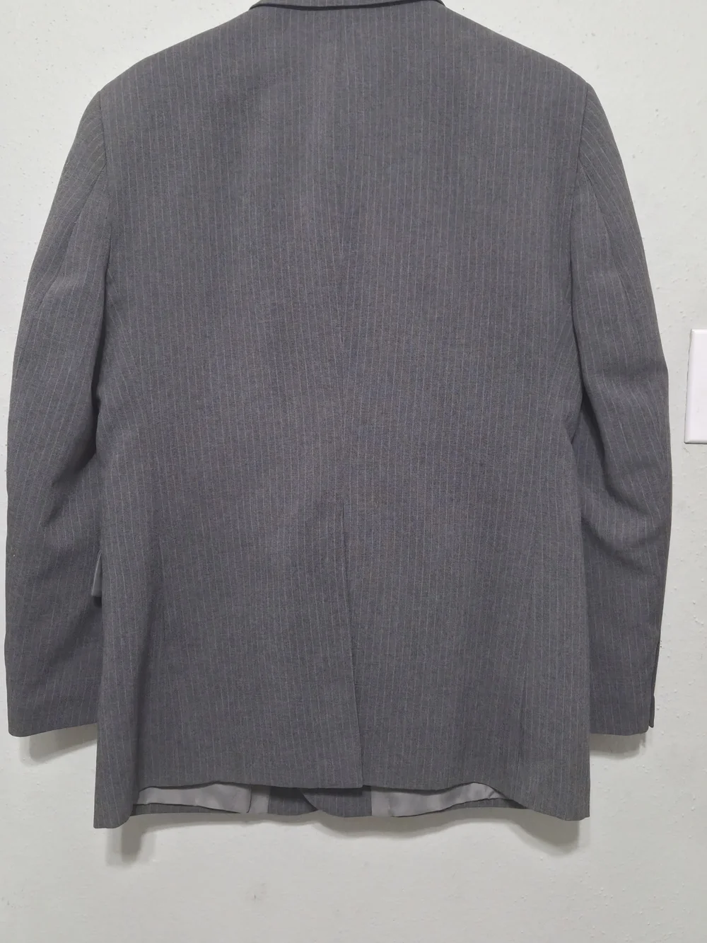 Gray Pinstripe Men's Suit Jacket - Classic Single-Breasted Blazer